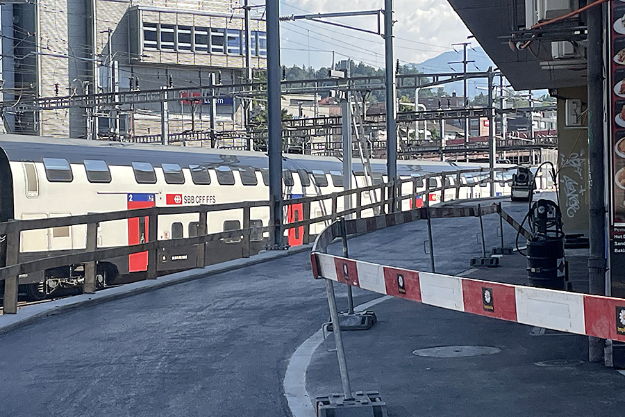 Velo-Galerie am Bahngleis. So wird der Unfallschwerpunkt Bundesplatz umfahren.