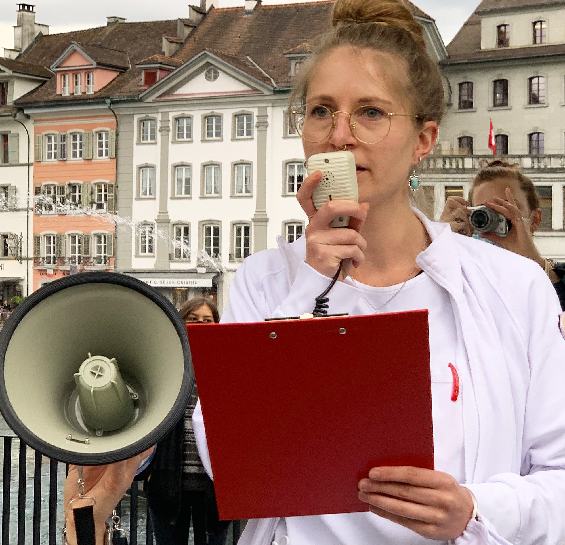 Luzern60Plus Bis 2030 Fehlen 65 000 Pflegende