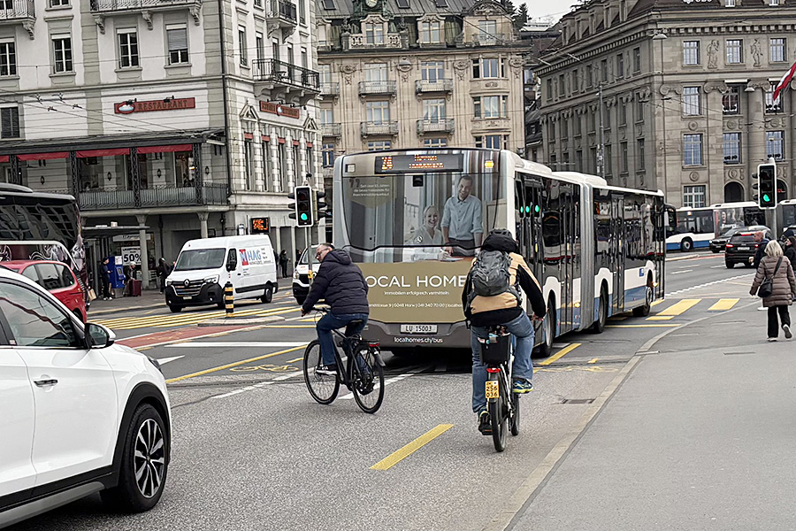 Die Spur noch vor dem Schwanenplatz wechseln? Für Velofahrer*innen eine risikoreiche Entscheidung.