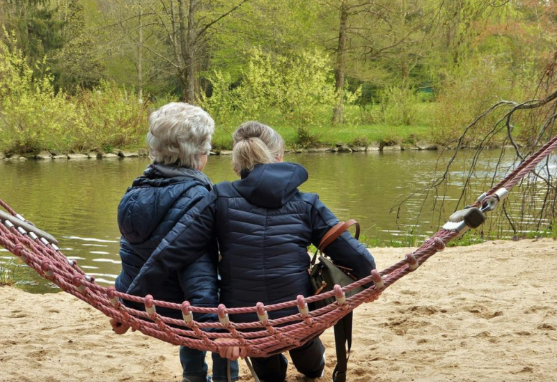 Die alten Eltern begleiten